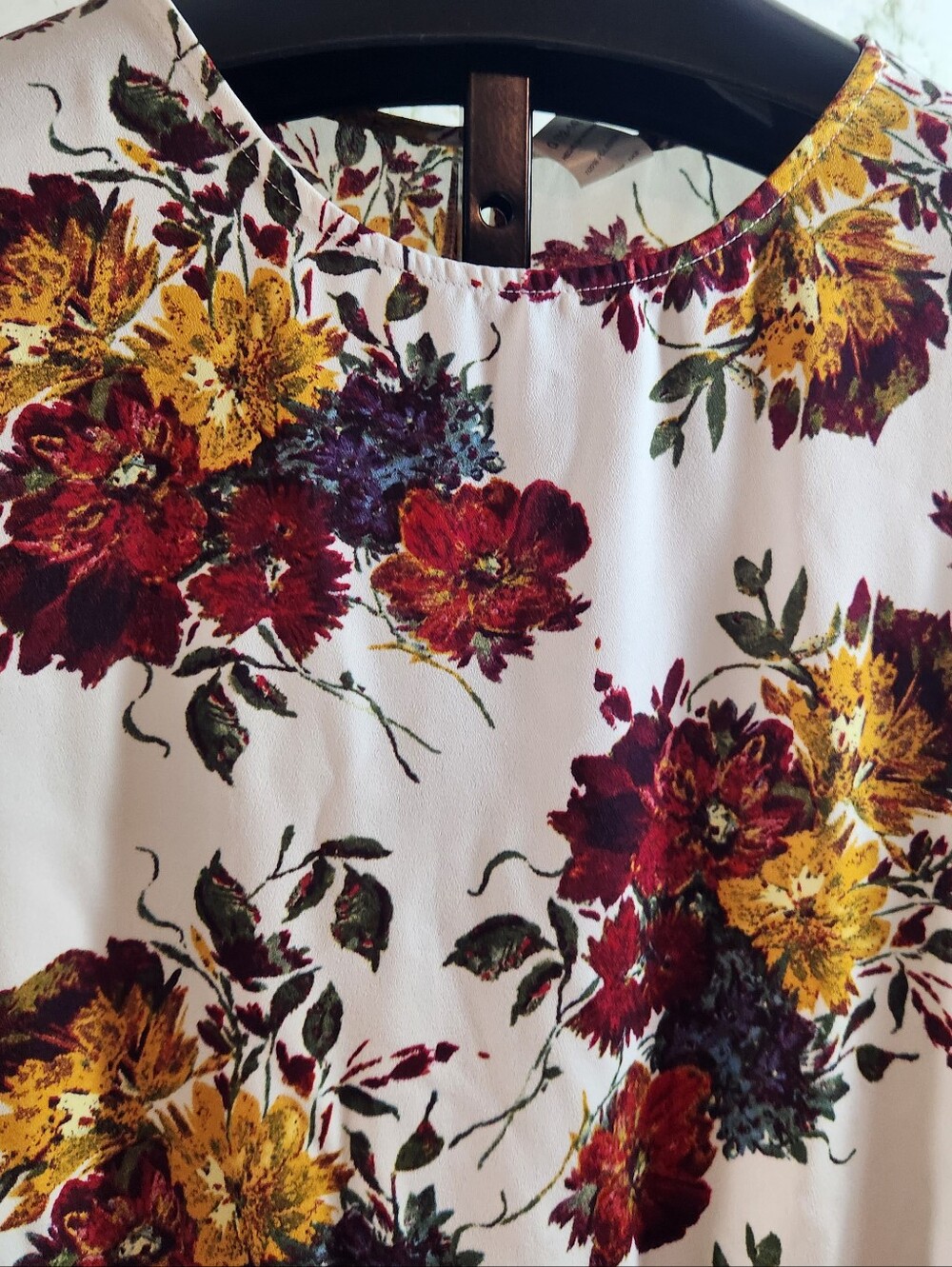 TIME and TRU Pretty Tiered Floral Top - Picture 3 of 10